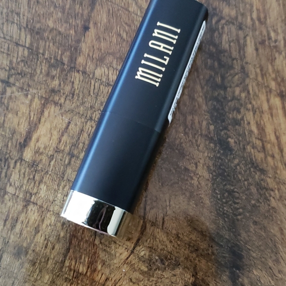 3/$15 🥰 MILANI BOLD MATTE LIPSTICK 💄 - Picture 2 of 5